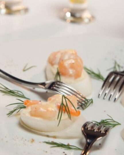 Рецепт луковых тостов с креветками