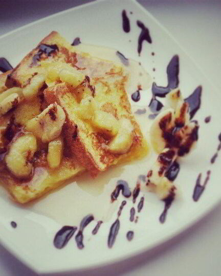 Рецепт тоста с бананово-карамельным соусом