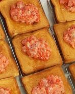 Тост с семгой и красной икрой