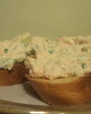 Тосты с лососем, авокадо и дижонской горчицей