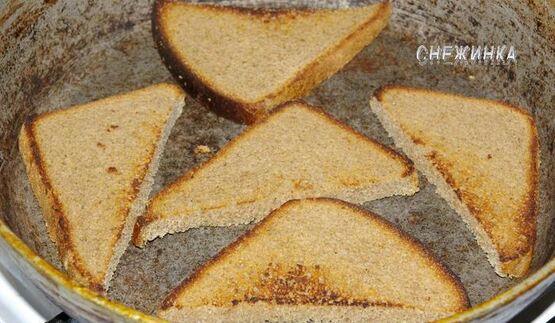 тосты с руколой и яйцом, зеленью и редисом