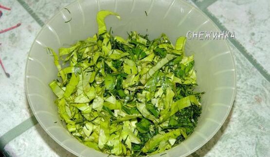 тосты с руколой и яйцом, зеленью и редисом