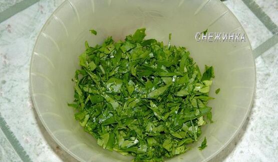 тосты с руколой и яйцом, зеленью и редисом