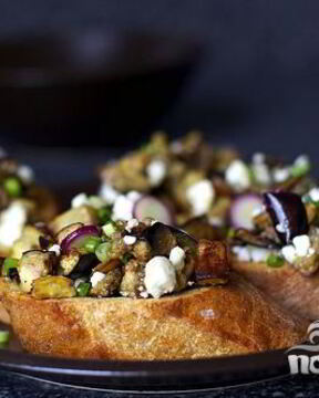 Тосты с салатом из баклажанов