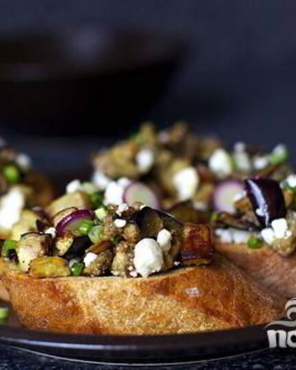 Рецепт тостов с салатом из баклажанов