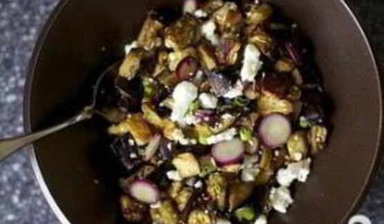 тосты с салатом из баклажанов