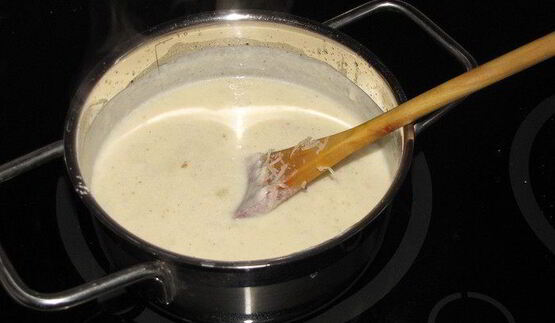 тосты с сырным соусом и помидорами черри