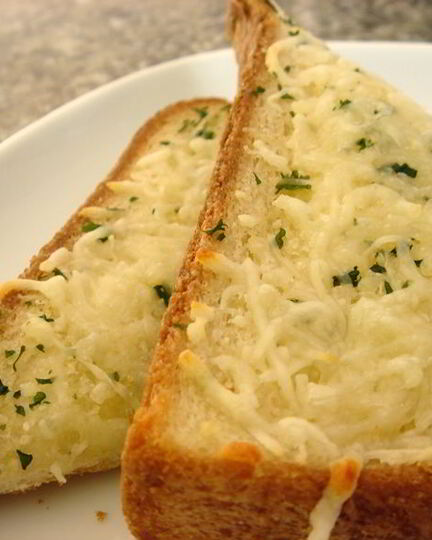 Рецепт тостов с сыром и чесноком