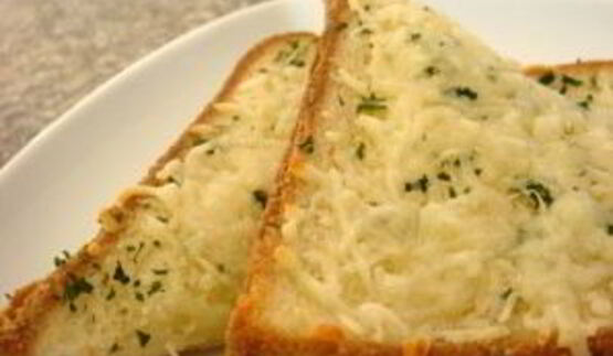 тосты с сыром и чесноком