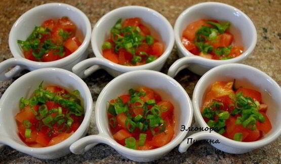 куриная грудка и яичница в кокотнице