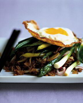 Нази-горенг с глазуньей