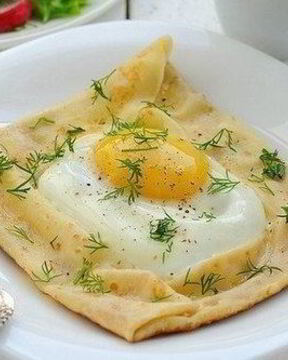 Оригинальная яичница в блине