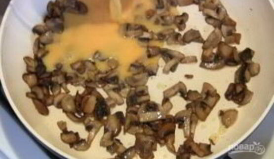 простая яичница с грибами