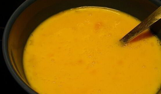 яичница-болтунья с копченой форелью