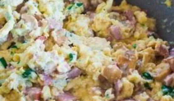 яичница-болтунья в слоеном тесте