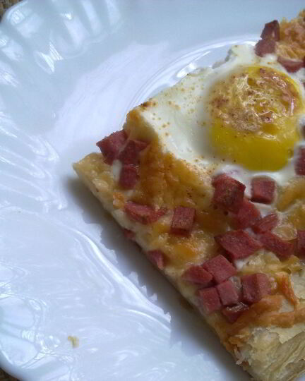 Рецепт яичницы на слоеном тесте