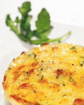 Яичница с беконом и сыром