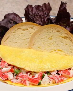 Яичница с крабовыми палочками