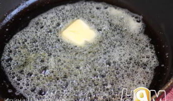 яичница с помидорами и чесноком