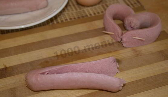 яичница сердечком с сосиской