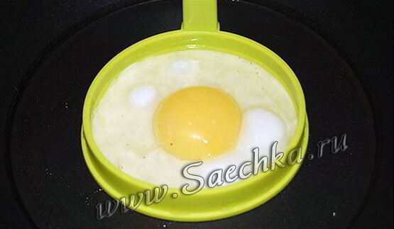 яичница со шпинатом