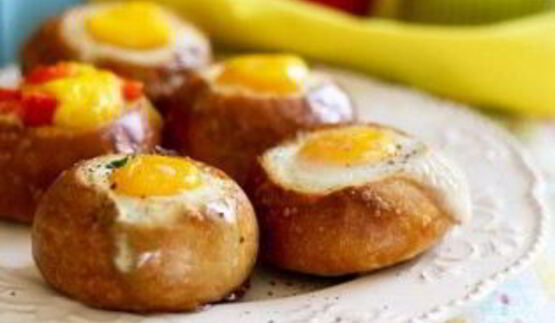 яичница в хлебном горшочке