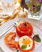 Яичница в помидорах