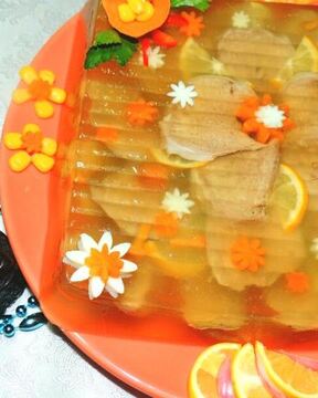 Заливное из телячьих языков с маринованными опятами