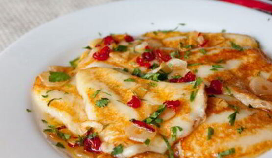 жареный сулугуни с острым перцем и чесноком