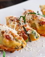 Жульен с курицей в ракушках