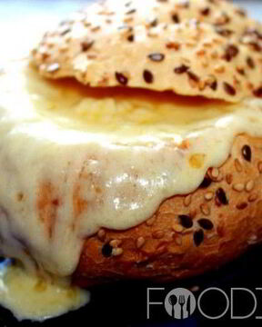 Жульен в булочке