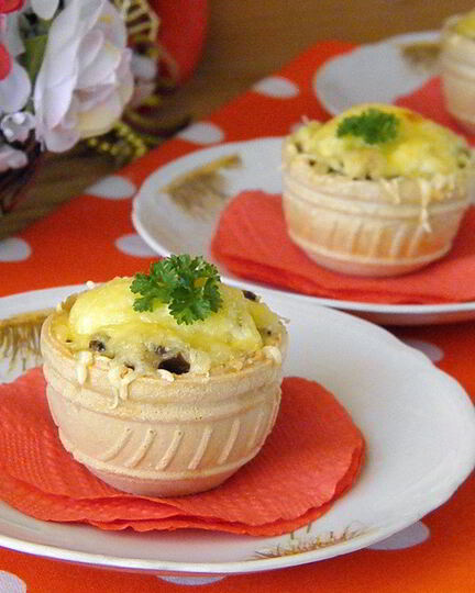 Рецепт жульена в тарталетках с грибами и курицей