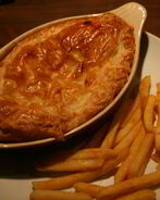 Жюльен с курицей и грибами под слоеным тестом