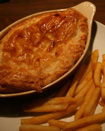 Рецепт жюльена с курицей и грибами под слоеным тестом